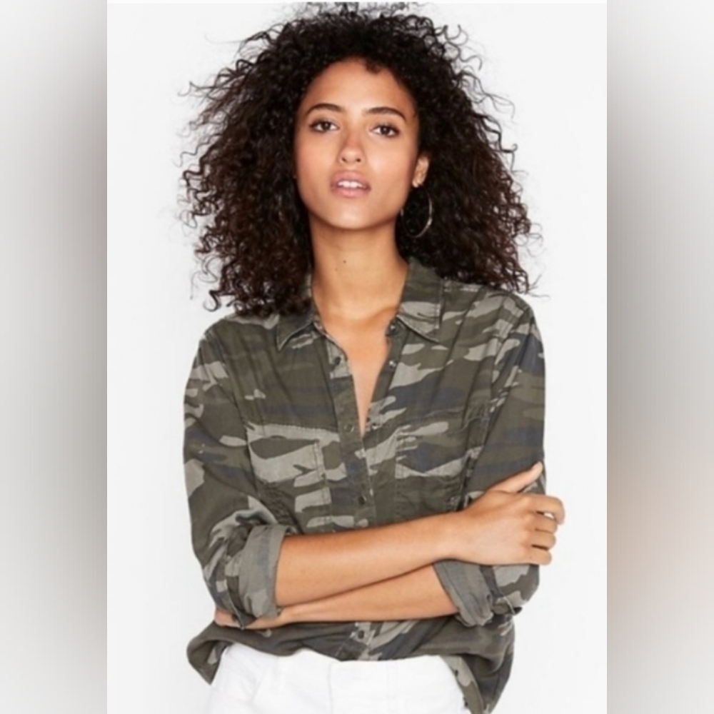 EXPRESS Camouflage Button-Up Shirt with Side Gold Stripe Size